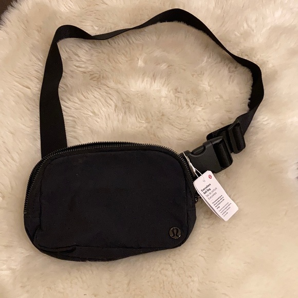 Accessories - Lululemon Everywhere Belt Bag Black